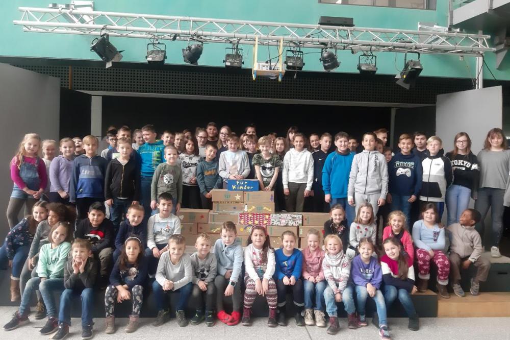 Die Klassen 2a, 2b, 6a und 6b der Gustav-Heinemann-Schule